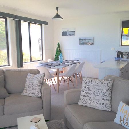 Kingfisher Cottage Beachfront At The Binalong Bay Bagian luar foto