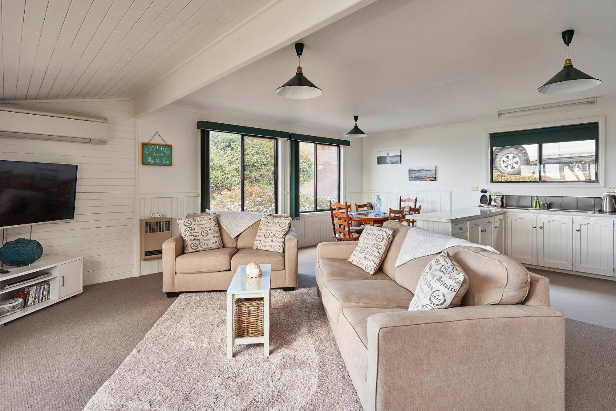 Kingfisher Cottage Beachfront At The Binalong Bay Bagian luar foto