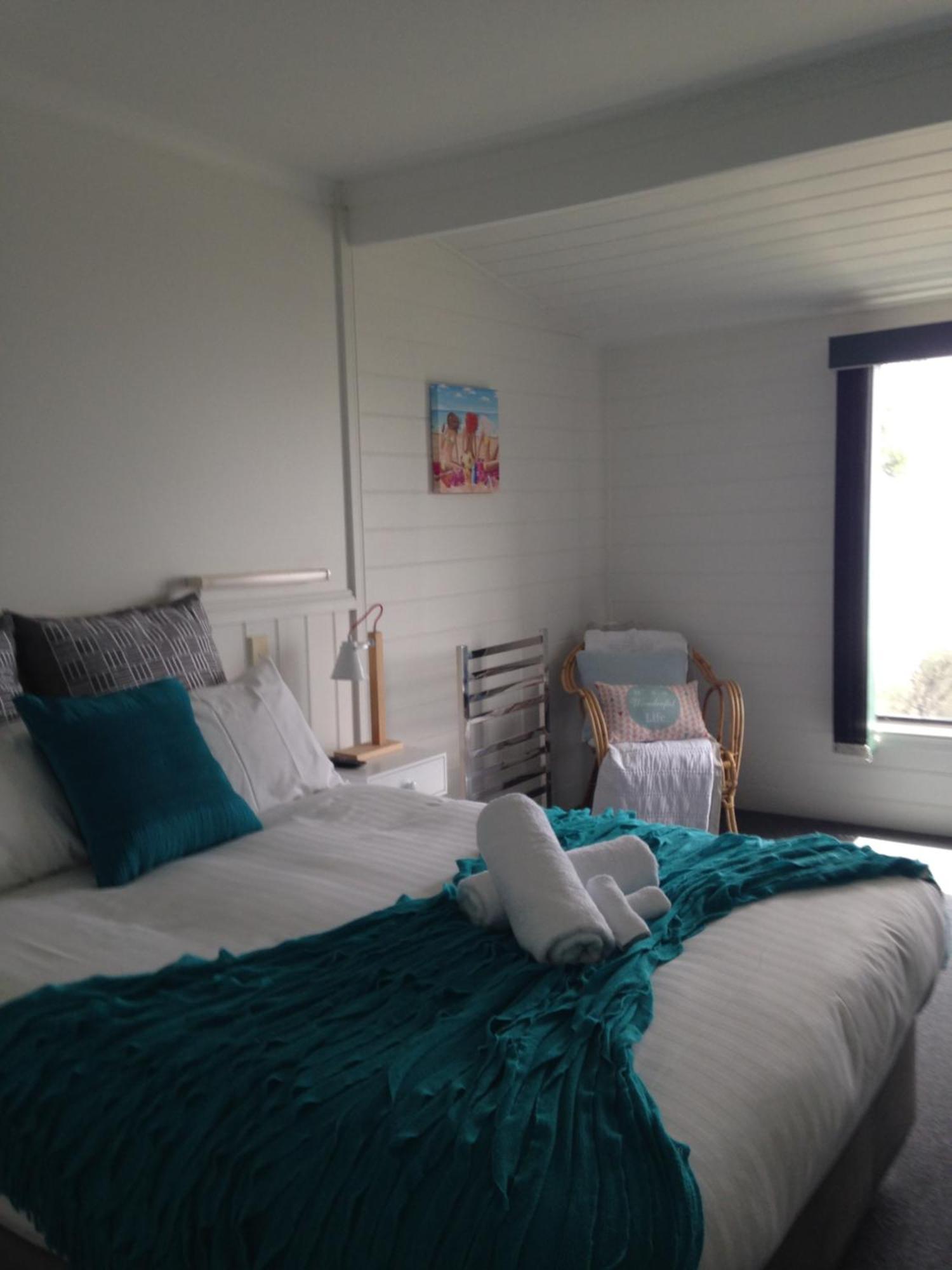 Kingfisher Cottage Beachfront At The Binalong Bay Bagian luar foto